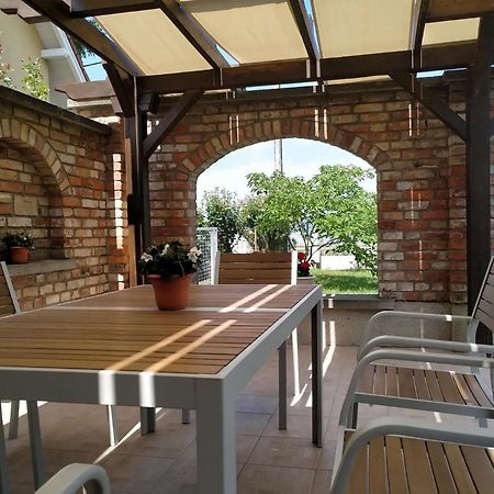 Exclusive Beachfront Villa Фоньод Экстерьер фото