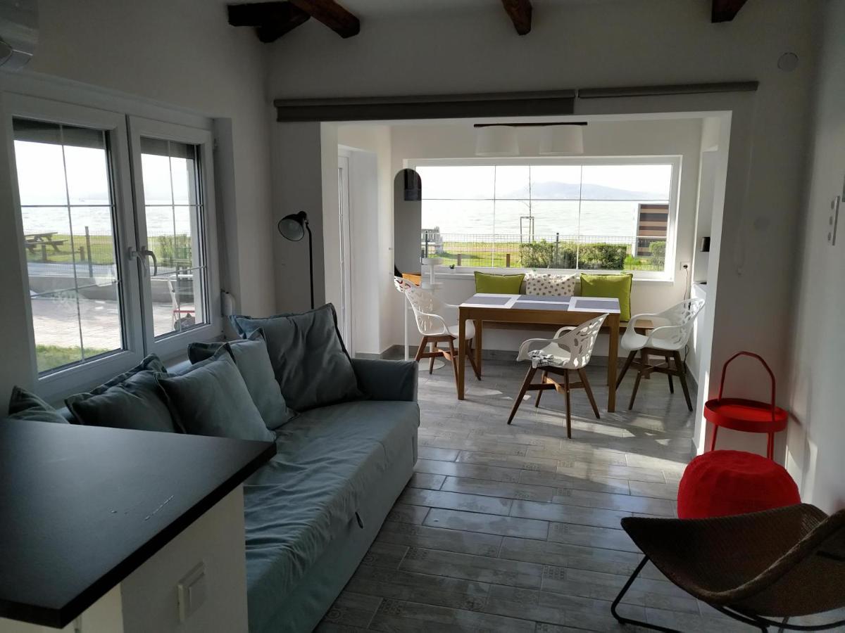 Exclusive Beachfront Villa Фоньод Экстерьер фото