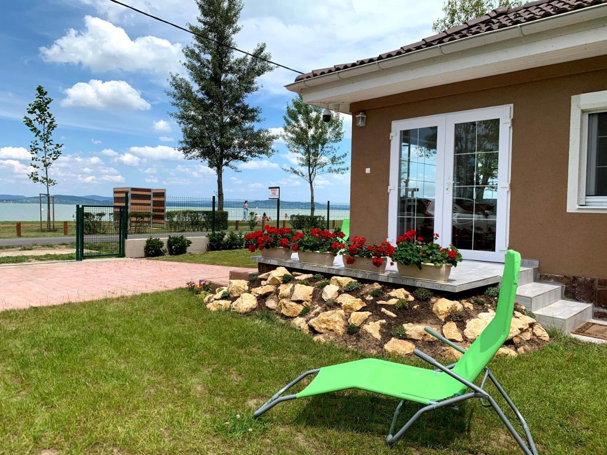 Exclusive Beachfront Villa Фоньод Экстерьер фото