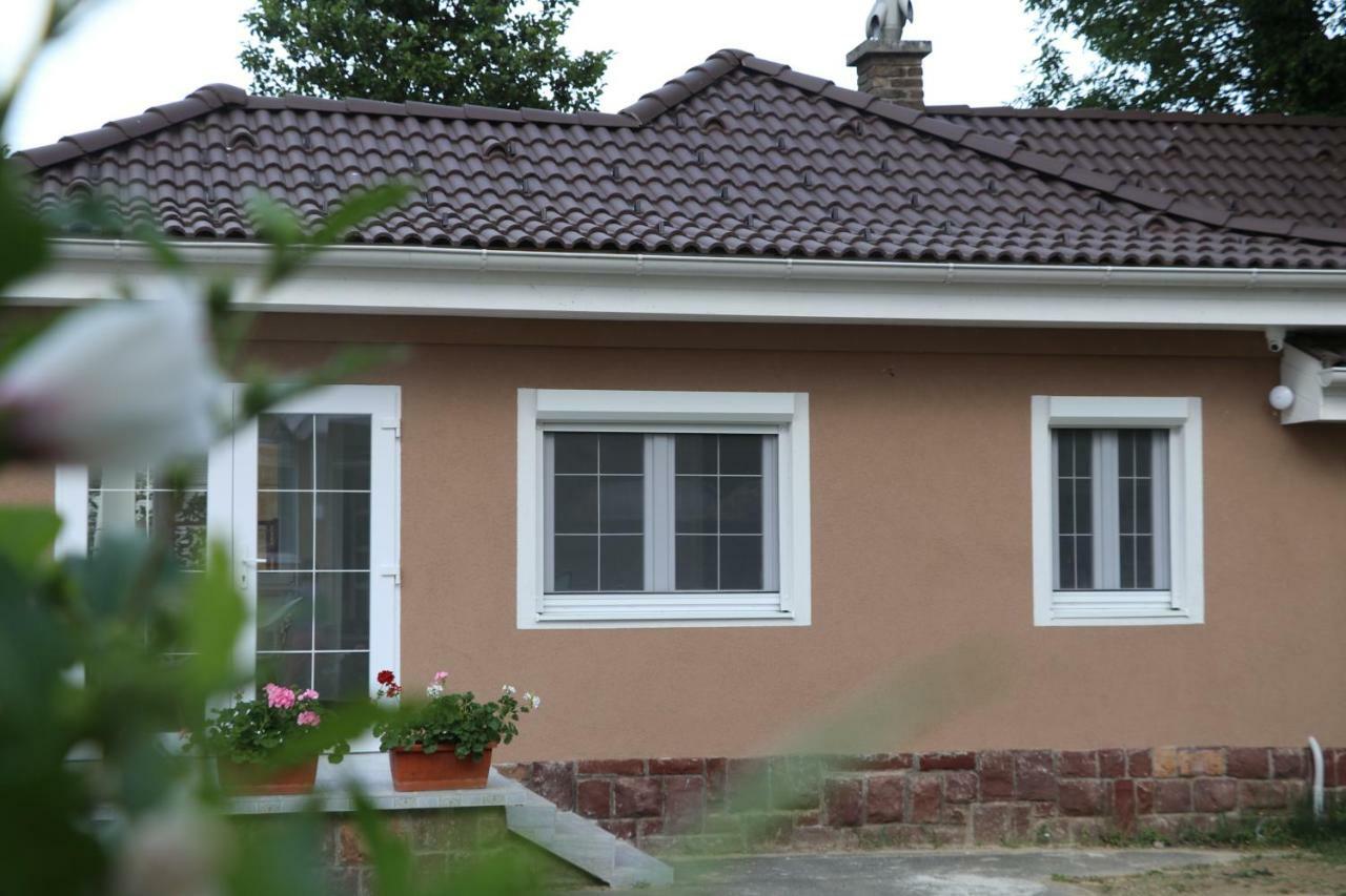 Exclusive Beachfront Villa Фоньод Экстерьер фото
